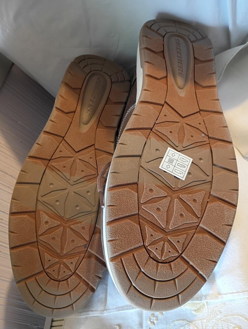 NWOT Skechers Swift Fit Shoes Hands-Free Mens Relaxed Fit Memory Foam Sz 14 - Picture 2 of 7
